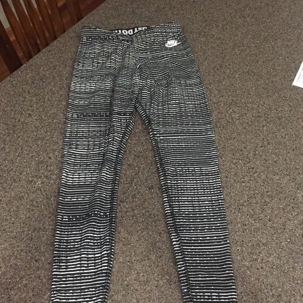 Nike Womens Athletic Leggings. Worn a few times.
